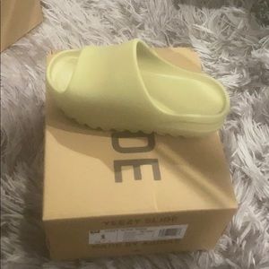 Kids yeeyz slides size 1